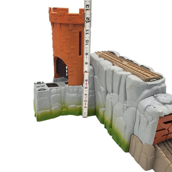 Thomas the Tank Trackmaster Castle Quest‎ Tower 2012 Includes Both Pieces Used - Picture 2 of 6